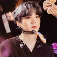 kakak kim taehyung(kim yoongi)