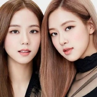 JISOO Y ROSÉ