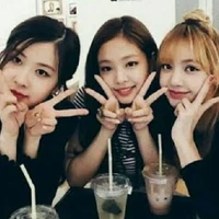 LISA ,ROSE ,JENNIE