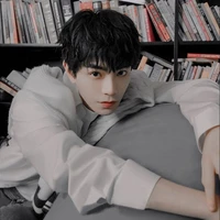 ไวท์(เพื่อนนางเอก)