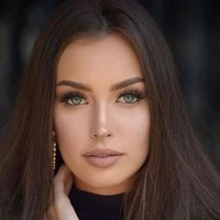 Luz Lagos (rosa roja)