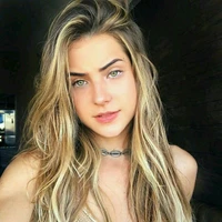 Sarah(gosta de Arthur)