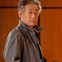 Chin Hae Park ( Ayah kandung Risa )