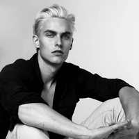 𝑬𝒍𝒓𝒊𝒄 𝑺𝒎𝒊𝒕𝒉