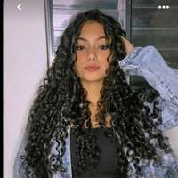 Julia (amiga de bia e bre)