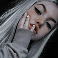 Juliana(amiga de bianca nmrda do Adam)