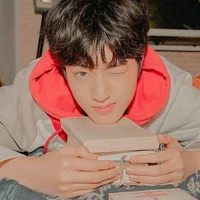 คิง👑•เพื่อนนางเอก•🖕