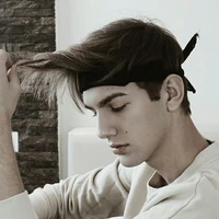 Eduar Rodríguez ( Amigo de Camila)