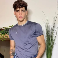 Carlos León