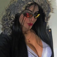 Larissa( irmã do dono do morro)