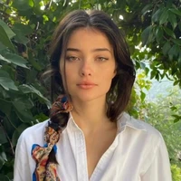 Bella Rosales Artiaga (madre)