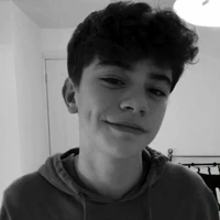 Derek Thompson(19 años) Mejor Amigo