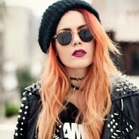 Lucia Luna Wild(19 años) CEO y M 1