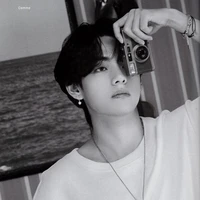 Taehyung /V (Secretary)