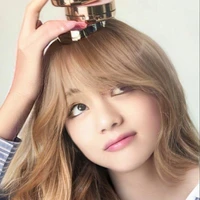 Tae (as a girl)