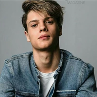 Isak Robins (hermano de Selene)