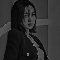 นางสาวเพชรรัตน์(นางเอก)