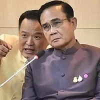 พ่อนางเอก