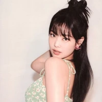 Jennie < 26 años >