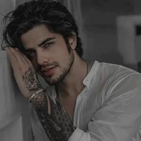 Henry (Ceo y Amigo de Emily)[26]
