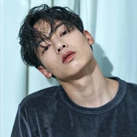 ไมค์💦(พระเอก เเฝดกลาง)🤧🤍