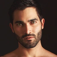 Derek ( Irmão mas velho)
