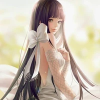 Sienna Howard (MC