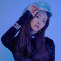 Fania Vinance (sahabat Zoya)