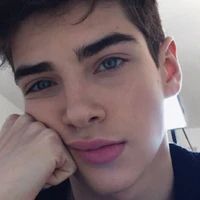 Mateo Miller hermano de Tessa