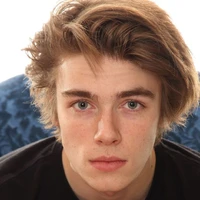 Fernando Jones amigo de Tessa