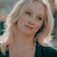 Caroline~ mãe da Kira e da Lydia
