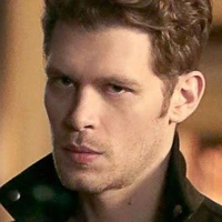 niklaus~ pai da Kira e da Lídia