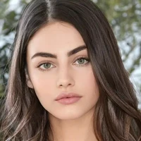 Evelyn (21 years)
