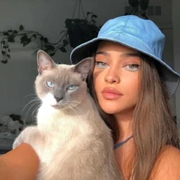 Karina(Melhor amiga de Bianca)
