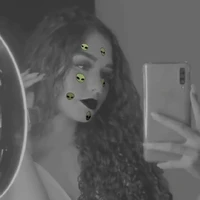 Carla(Namorada do Gustavo)