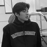 เเทมิน(พระเอก)