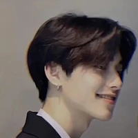 สายฟ้า (หัวหน้าห้องของนางเอก)