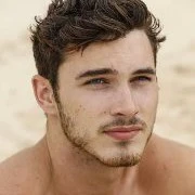 Carlos Bennett (mejor amigo de maximilia