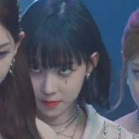 น้องหนาวกำลังจ้องเล่นคุณ  (I