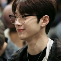 คิว(ตอนใส่แว่น)