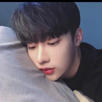 ปอนด์:(รุ่นพี่นางเอก