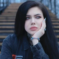 Emma (Gemela de Sara)