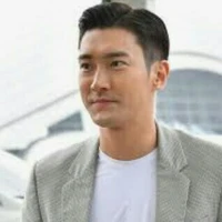 อาทิ[พ่อพระเอก]
