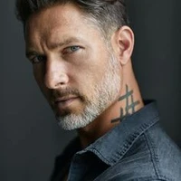 Jonh Roland (45 años) (Papá)