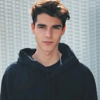 Axel(amigo de Val)