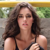 almendra ( ex novia de Rafael)