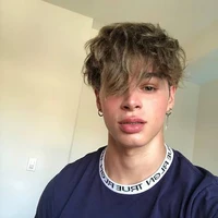 Axel Smith(Hrmno de Alexa)[19]