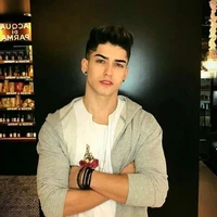 Julián González (hermano de Anna)