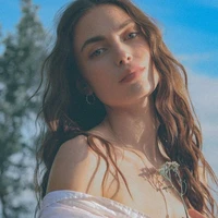 𝑅𝑒𝑛𝑛𝑒 𝐴𝑢𝑟𝑜𝑟𝑎