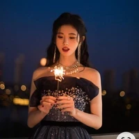 𝐀𝐔𝐓𝐇𝐎𝐑